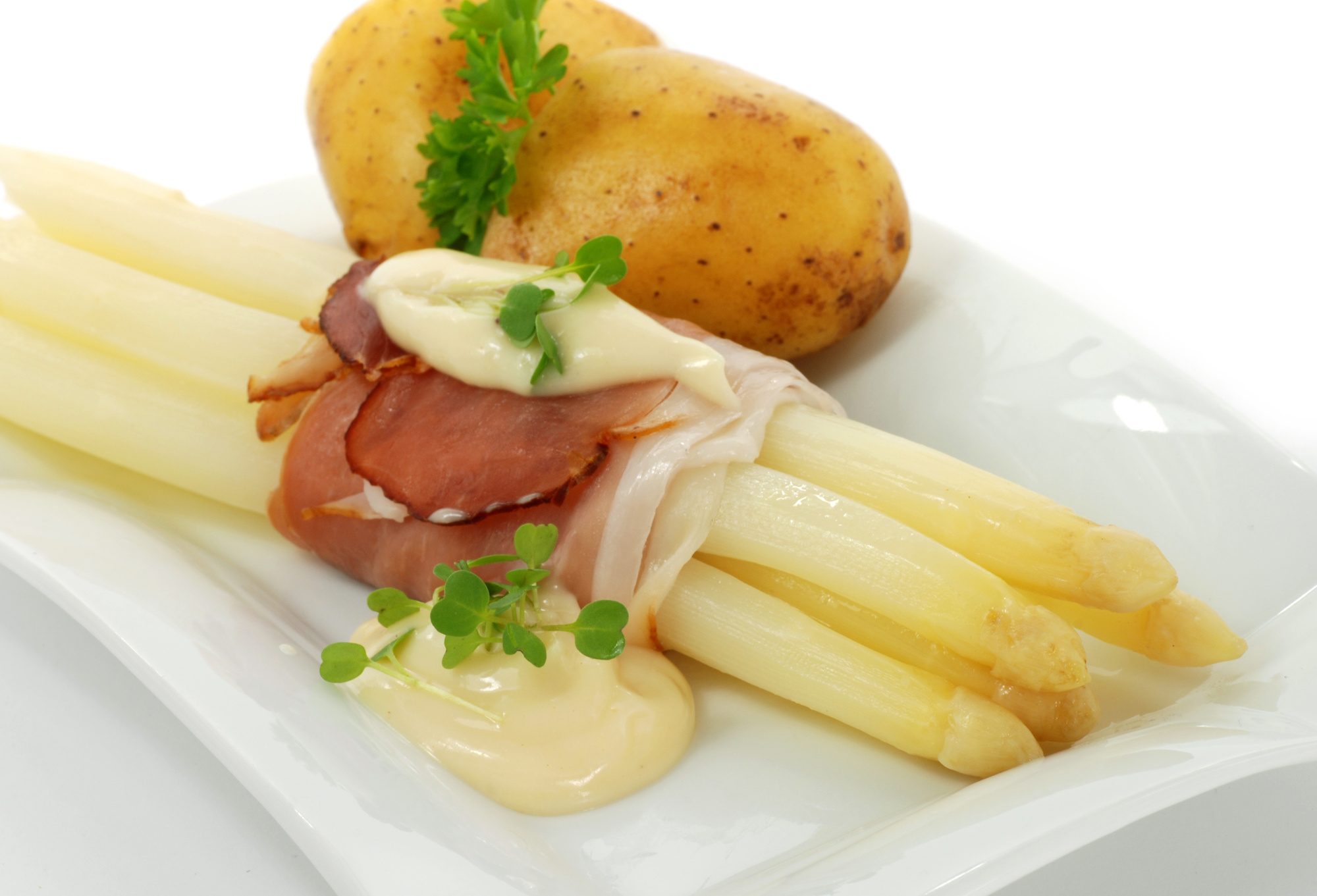 Spargel mit Pellkartoffeln und zerlassener Butter